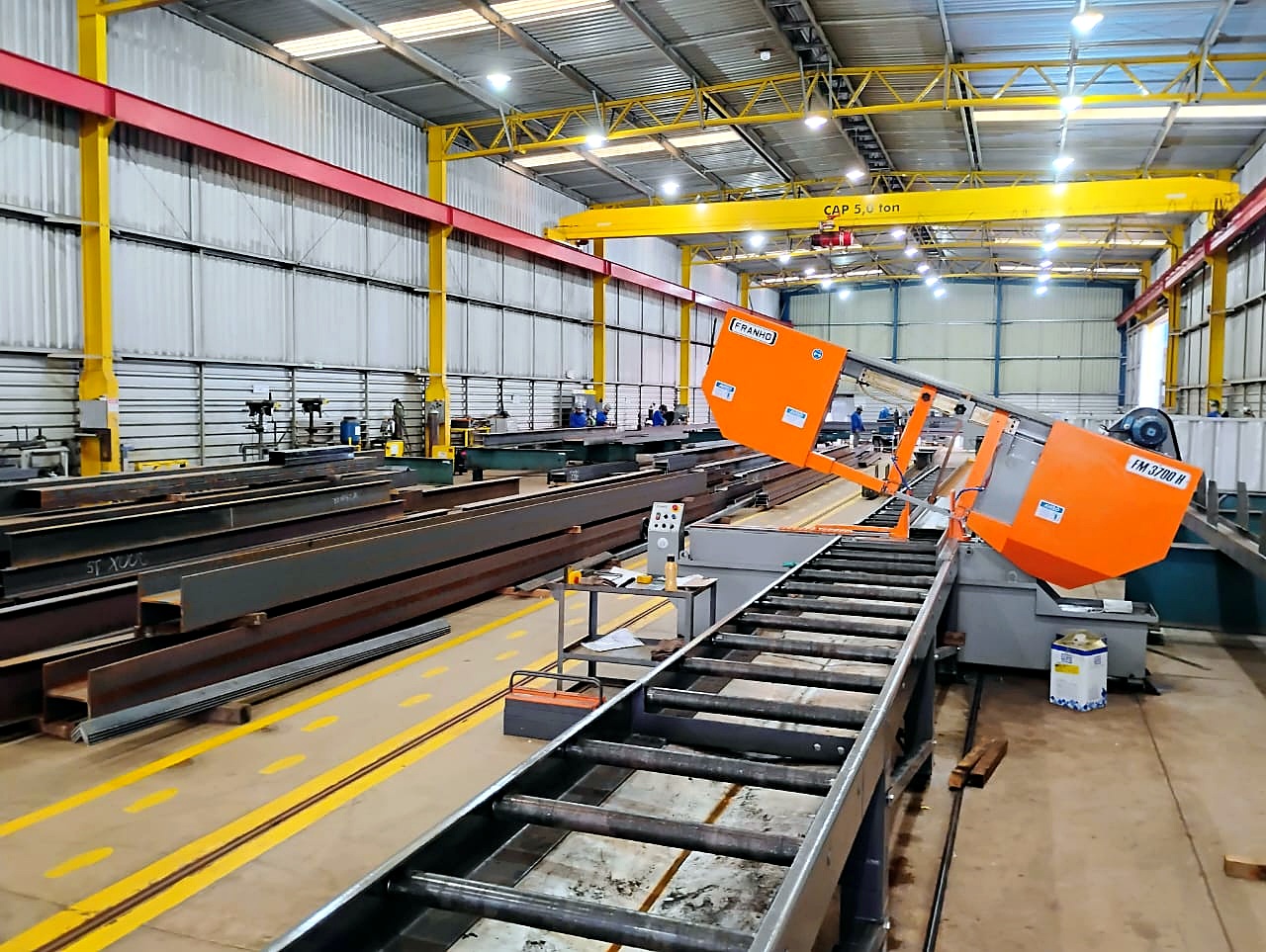Linha de produção e equipamentos da unidade industrial